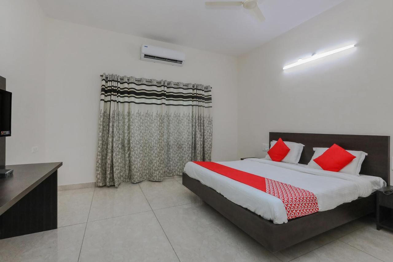 Oyo 22211 Shree Ankanatheshwara Residency Hotel Nanjangud Ngoại thất bức ảnh