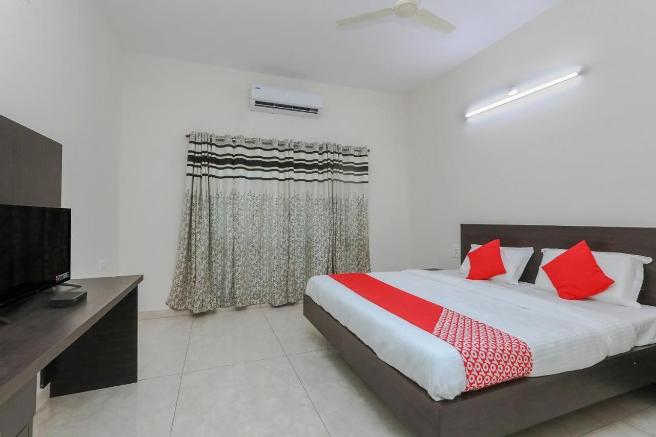 Oyo 22211 Shree Ankanatheshwara Residency Hotel Nanjangud Ngoại thất bức ảnh