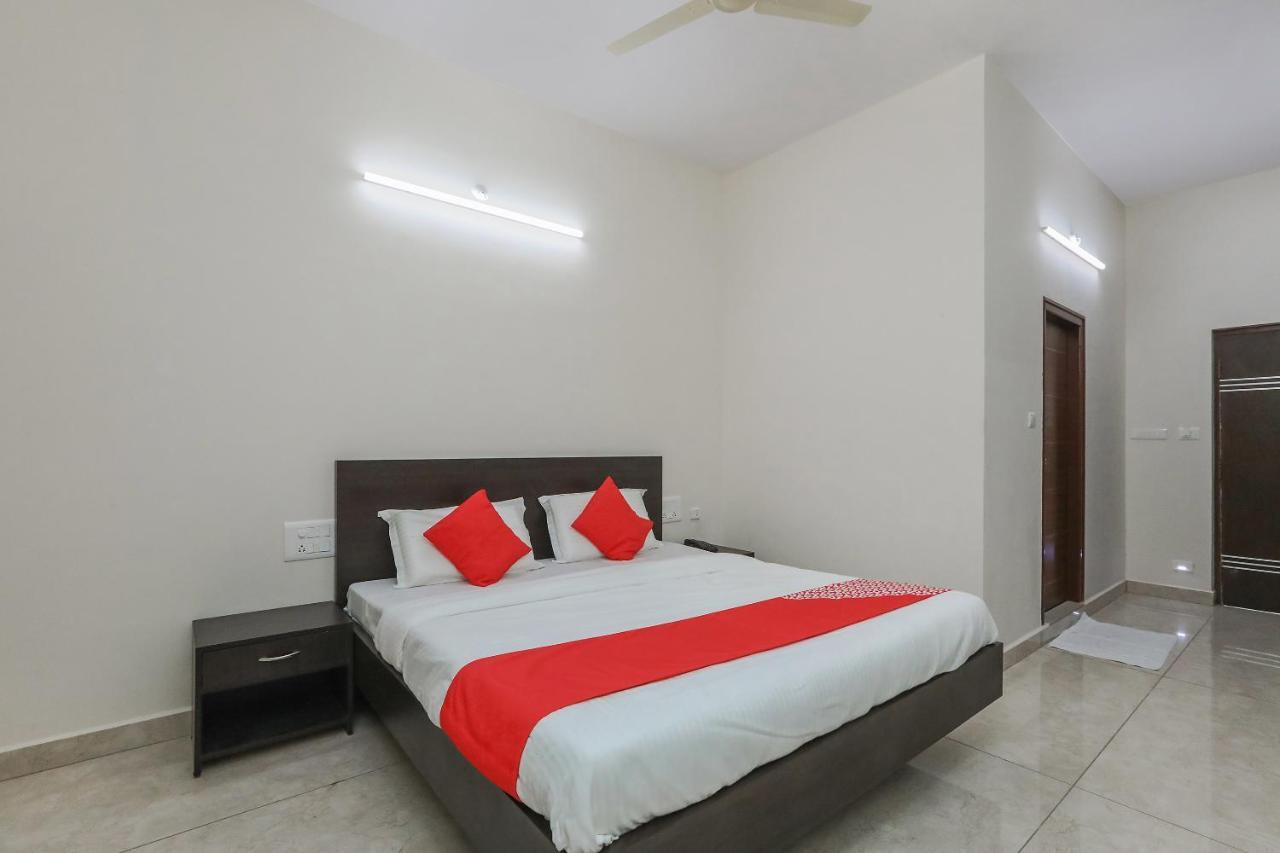 Oyo 22211 Shree Ankanatheshwara Residency Hotel Nanjangud Ngoại thất bức ảnh